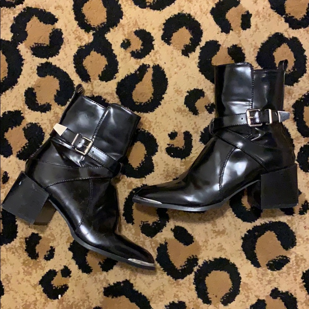 Patent leather pointy toe ankle booties
